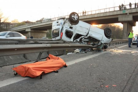 TEM'de panelvan takla attı: 1 ölü, 3 yaralı