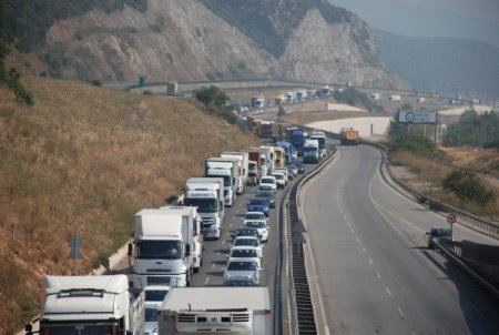 TEM'deki çalışma trafiği kilitledi