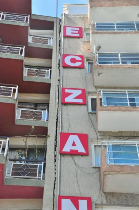 Temel İnşaatı Nedeniyle Hasar Gören Bina Sakinleri Bayramı Sokakta Geçirdi