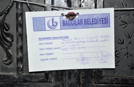 Temel Kazısında 3 Bina Yerinden Oynadı; Vatandaşlar Sokağa Döküldü