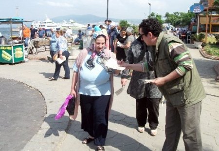 Temiz çevre için 'kese kağıdı' dağıttılar