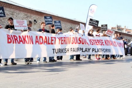 Temiz Futbol Eylemcileri Platini’ye “Türkiye'de şike serbest mi?