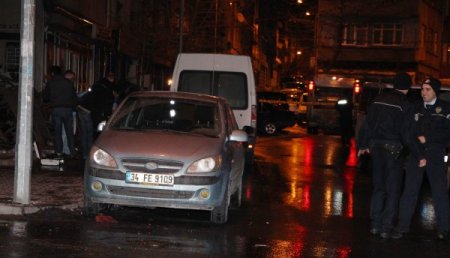 Temizlik işçisi çöp toplarken bomba buldu