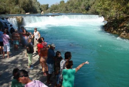 Temmuz Ayı Turist Yoğunluğu Manavgat Şelalesi Esnafının Yüzünü Güldürdü