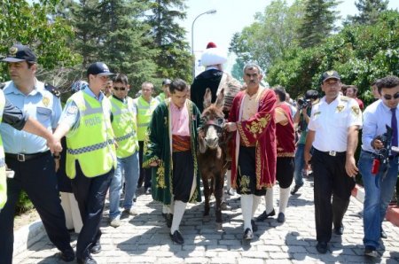 Temsili Nasreddin Hoca, Dünyaya Barış Çağrısında Bulundu