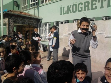 Teneffüs Saatlerini İngilizce İle Değerlendiriyorlar