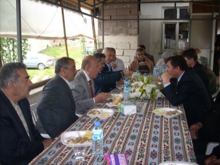 Tepeli Köylüleri Şükür Yemeği Verdi