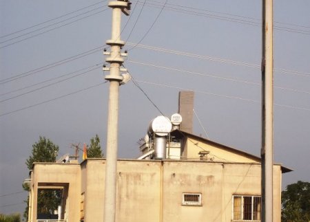 Tepkilerden çekinen GSM firması baz istasyonunu baca şeklinde yaptı