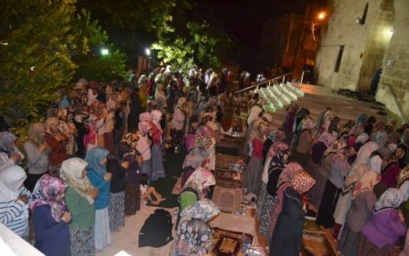 Teravih Namazı Sonrası Bal Şerbeti İkramı