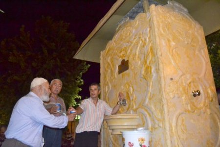 Teravih Namazı Sonrası Bal Şerbeti İkramı