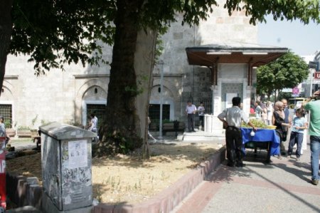 Terk Edilen Kocanın Afişli İntikamı