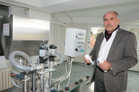 Termal çamurun kokusunu alarak krem yaptı