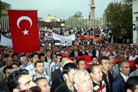 Termik santral istemeyen köylüler şehre indi