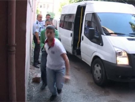 Terör operasyonunda gözaltına alınan 13 kişi adliyeye sevk edildi