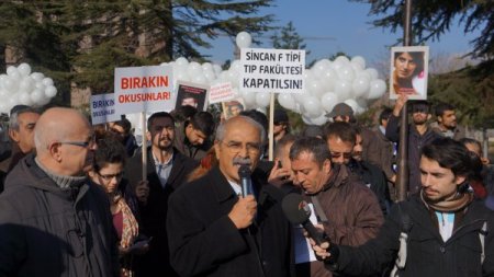 Terör örgütü KCK soruşturmasında gözaltına alınan öğrenciler için eylem yaptılar