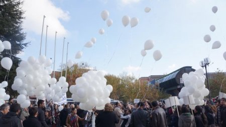 Terör örgütü KCK soruşturmasında gözaltına alınan öğrenciler için eylem yaptılar
