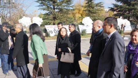 Terör örgütü KCK soruşturmasında gözaltına alınan öğrenciler için eylem yaptılar