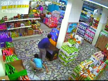 Terör örgütü yandaşları market yaktı, müşteriler ölümden döndü