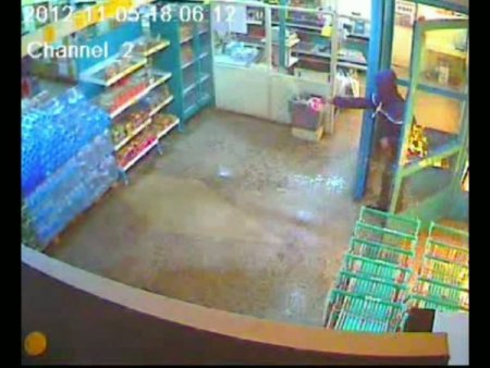 Terör örgütü yandaşları market yaktı, müşteriler ölümden döndü