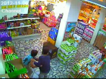 Terör örgütü yandaşları market yaktı, müşteriler ölümden döndü