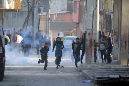 Terör Örgütü Yandaşlarının Korsan Gösterilerine Polis İzin Vermedi