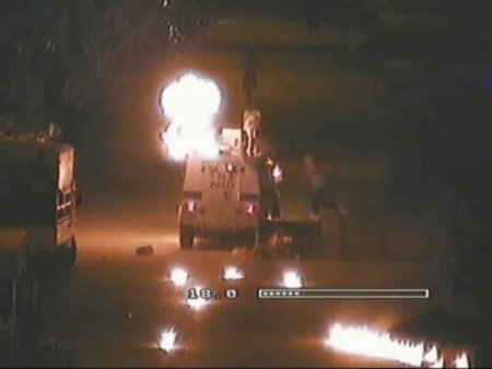 Terör örgütü yandaşlarının polis akrebini yakması mobese kamerasına yansıdı