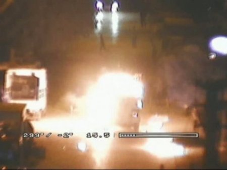 Terör örgütü yandaşlarının polis akrebini yakması mobese kamerasına yansıdı