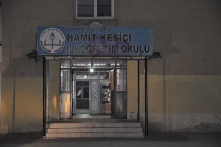 Terör örgütü Yüksekova'da eğitime kast etti