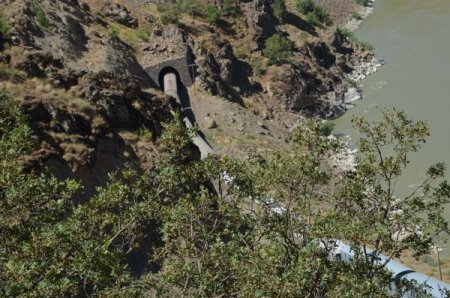 Terör örgütündan tren yoluna bomba, 4 vagon raydan çıktı