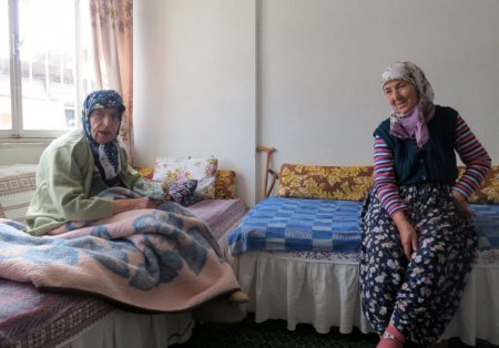 Terör örgütünün kaçırdığı polisin babası Habur'da oğlunu bekliyor