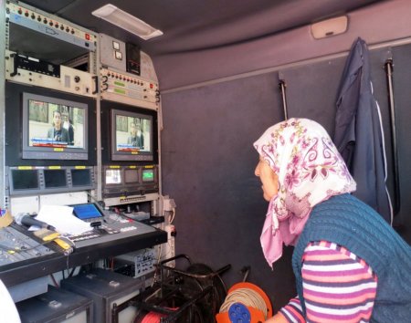 Terör örgütünün kaçırdığı polisin babası Habur'da oğlunu bekliyor