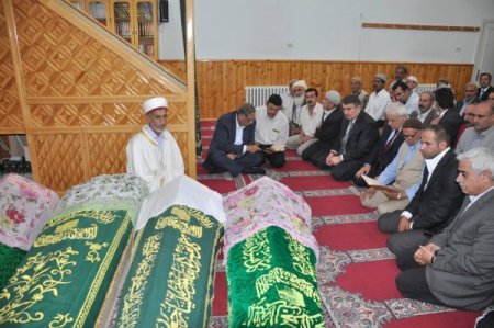 Terör Saldırısında Hayatını Kaybedenler Toprağa Verildi