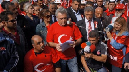 'Teröre Karşı Halk Mitingi'nin iptal edilmesi protesto edildi