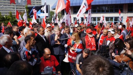 'Teröre Karşı Halk Mitingi'nin iptal edilmesi protesto edildi