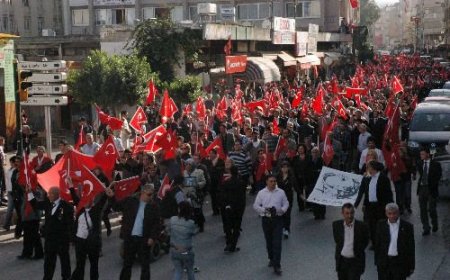Teröre Tepki Yürüyüşüne Çinli Turistler De Destek Verdi