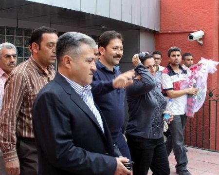 Terörist Cenazesinde Bıçaklanan Emniyet Müdür Yardımcısı Taburcu Oldu