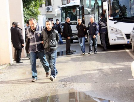 Terörist Cenazesinde Göz Altına Alınan 29 Kişi Adliyeye Sevk Edildi