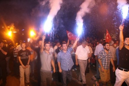 Terörist Saldırıyı Protesto Edip Şehitliğe Yürüdüler