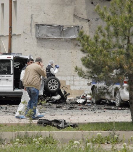 Teröristler, Yakalanacaklarını Anlayınca İlçe Emniyete Saldırdı