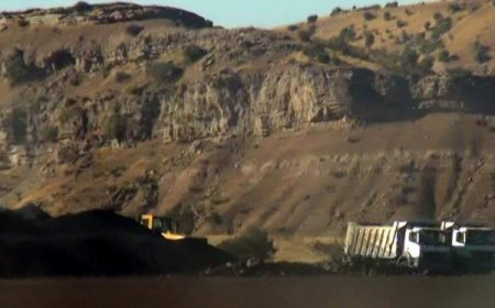 Teröristler Cudi Dağı'nda bir şirkete ait 11 aracı yaktı