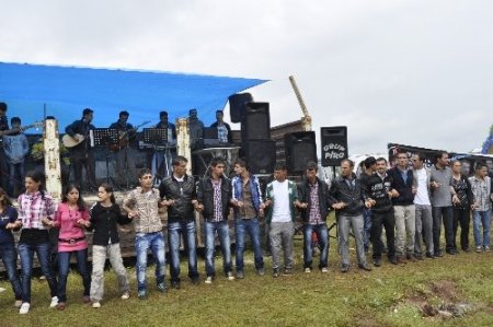 Terörün vurduğu Tilkiler'deki şenliğe çözüm süreci sayesinde 10 bin kişi katıldı