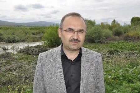 Tersakan Irmağı taştı, ekili araziler sular altında kaldı