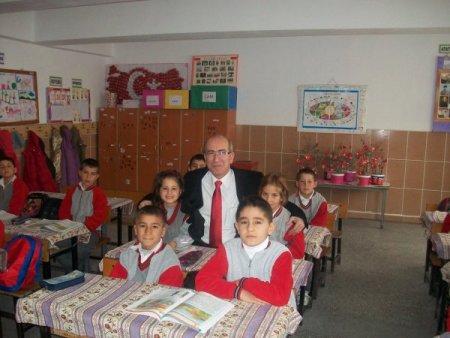 TES, ilkokula yazıcı hediye etti