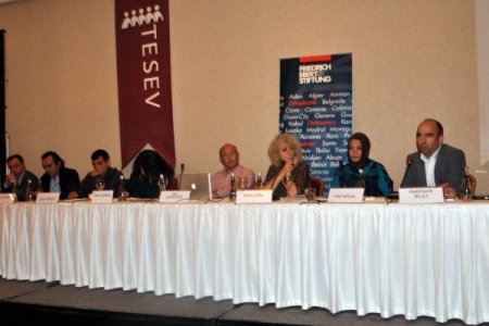 TESEV'in panelinde basın özgürlüğü tartışıldı: Tahammül şart