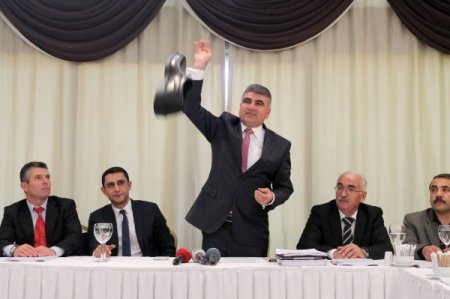 TESK önünde papuçlu eylem