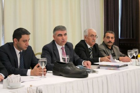 TESK önünde papuçlu eylem