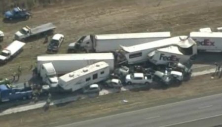 Texas’ta 140 araç birbirine girdi: 2 ölü, 80 yaralı