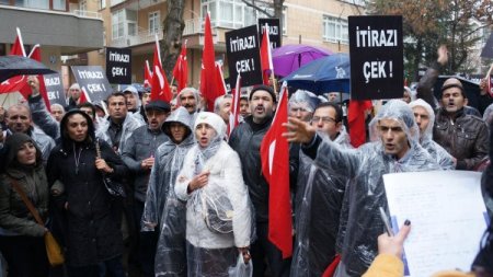 Tez-Koop-İş Sendikası önünde 'yetki' protestosu