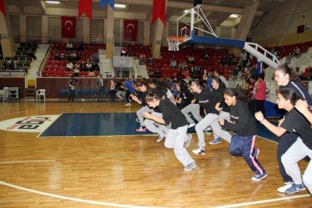 Tezahürat yapmayan alt yapı oyuncuların şınav cezası