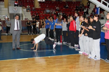 Tezahürat yapmayan alt yapı oyuncuların şınav cezası